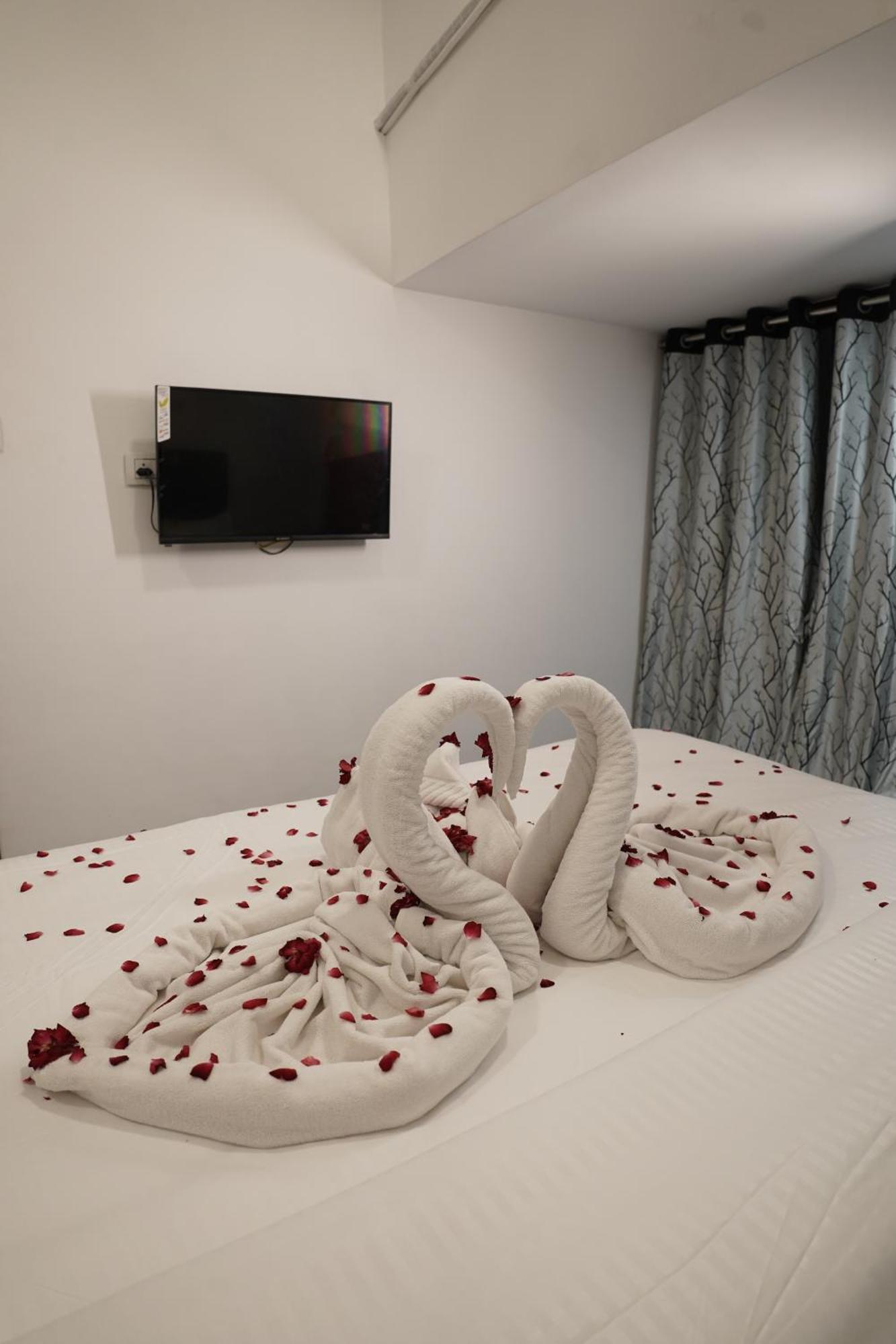 Hotel Royal Accord Surat Exterior photo