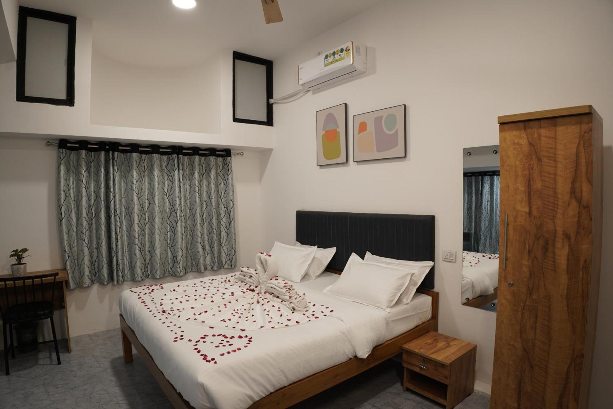 Hotel Royal Accord Surat Exterior photo